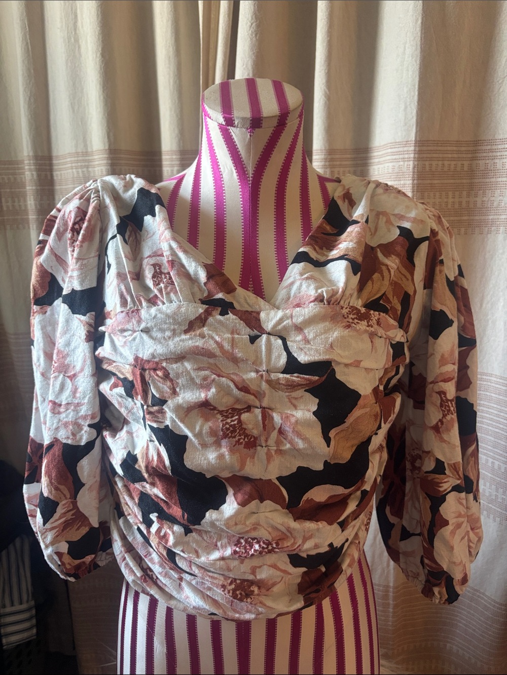 Express Floral Puff-Sleeve Ruched Top - Cream, Brown & Black